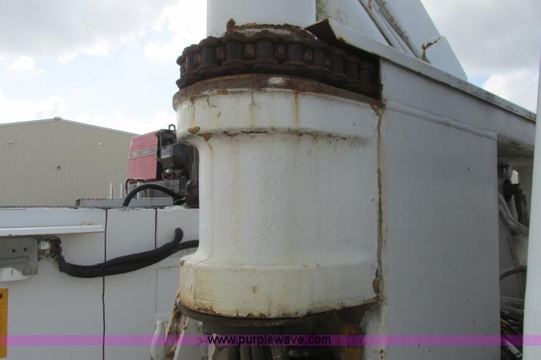 image for item I3500 2000 Ford F650 Super Duty XL Crew Cab service truck with crane