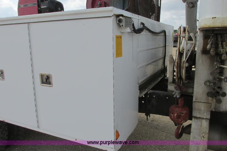 image for item I3500 2000 Ford F650 Super Duty XL Crew Cab service truck with crane