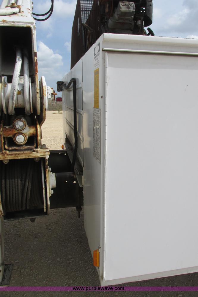 image for item I3500 2000 Ford F650 Super Duty XL Crew Cab service truck with crane