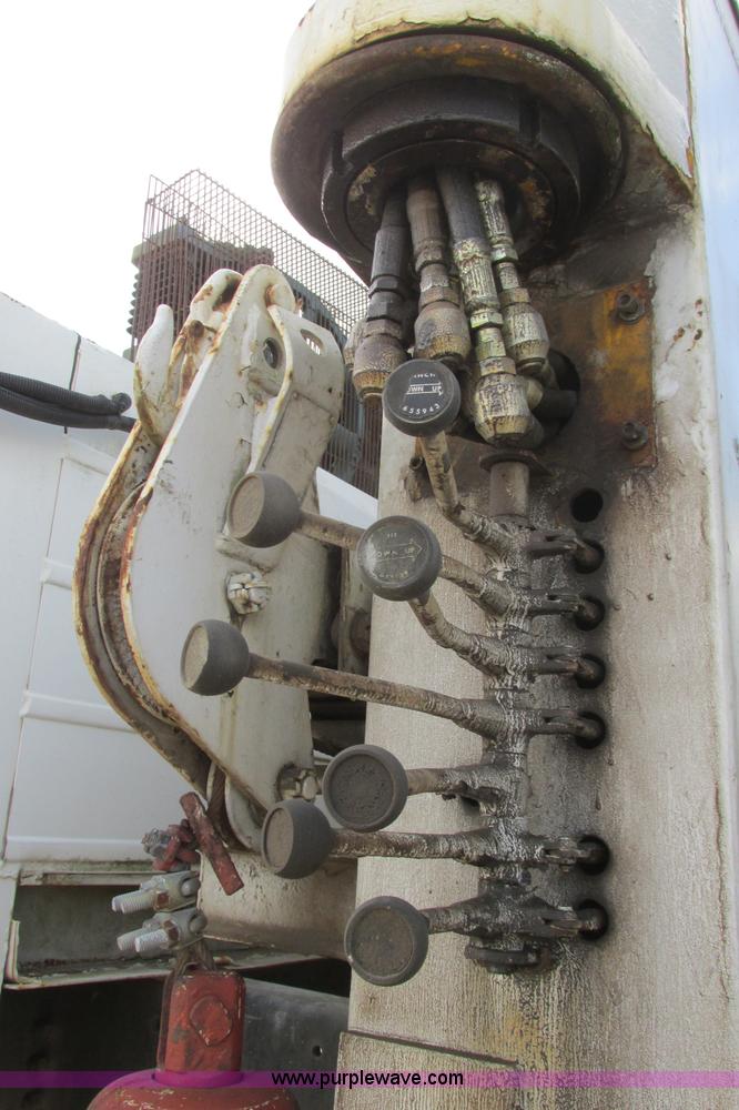 image for item I3500 2000 Ford F650 Super Duty XL Crew Cab service truck with crane