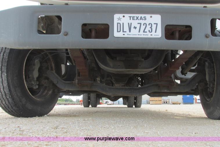 image for item I3500 2000 Ford F650 Super Duty XL Crew Cab service truck with crane