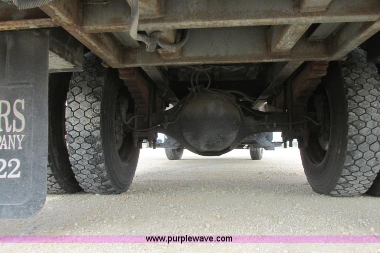 image for item I3500 2000 Ford F650 Super Duty XL Crew Cab service truck with crane