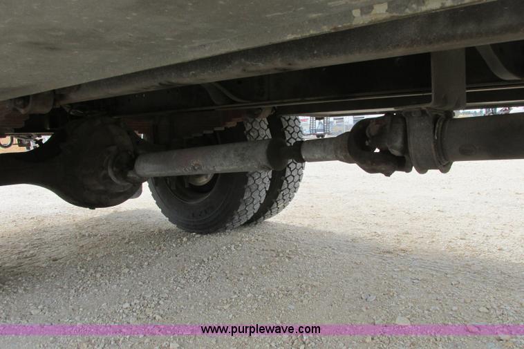 image for item I3500 2000 Ford F650 Super Duty XL Crew Cab service truck with crane