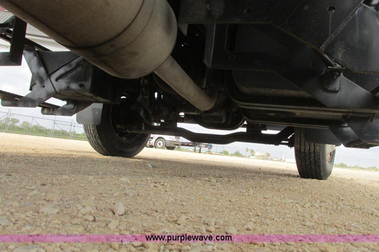 image for item I3500 2000 Ford F650 Super Duty XL Crew Cab service truck with crane