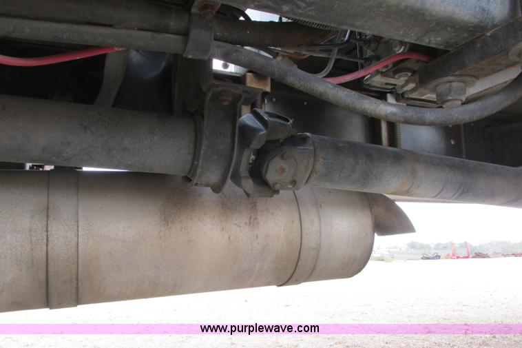 image for item I3500 2000 Ford F650 Super Duty XL Crew Cab service truck with crane