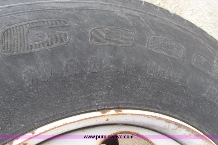 image for item I3500 2000 Ford F650 Super Duty XL Crew Cab service truck with crane