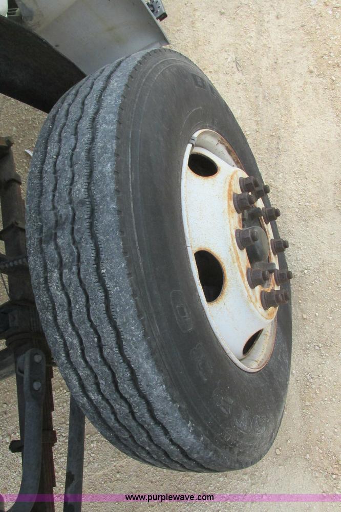 image for item I3500 2000 Ford F650 Super Duty XL Crew Cab service truck with crane