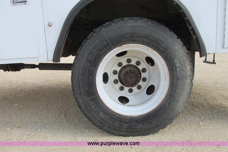 image for item I3500 2000 Ford F650 Super Duty XL Crew Cab service truck with crane