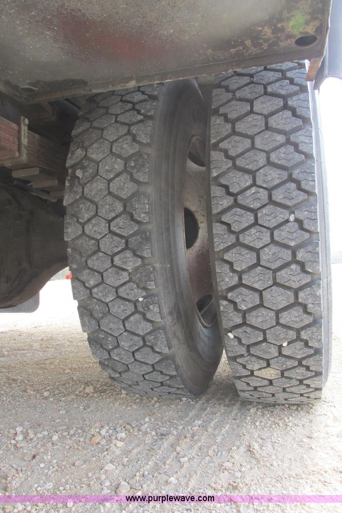 image for item I3500 2000 Ford F650 Super Duty XL Crew Cab service truck with crane