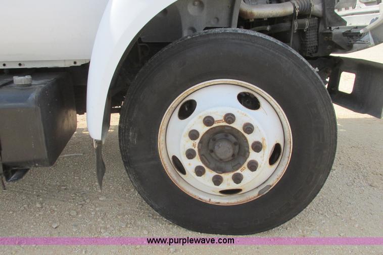 image for item I3500 2000 Ford F650 Super Duty XL Crew Cab service truck with crane