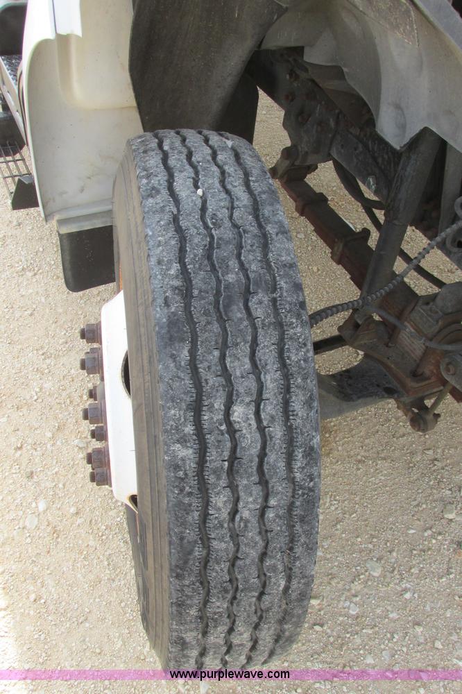 image for item I3500 2000 Ford F650 Super Duty XL Crew Cab service truck with crane