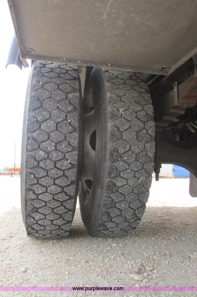 image for item I3500 2000 Ford F650 Super Duty XL Crew Cab service truck with crane