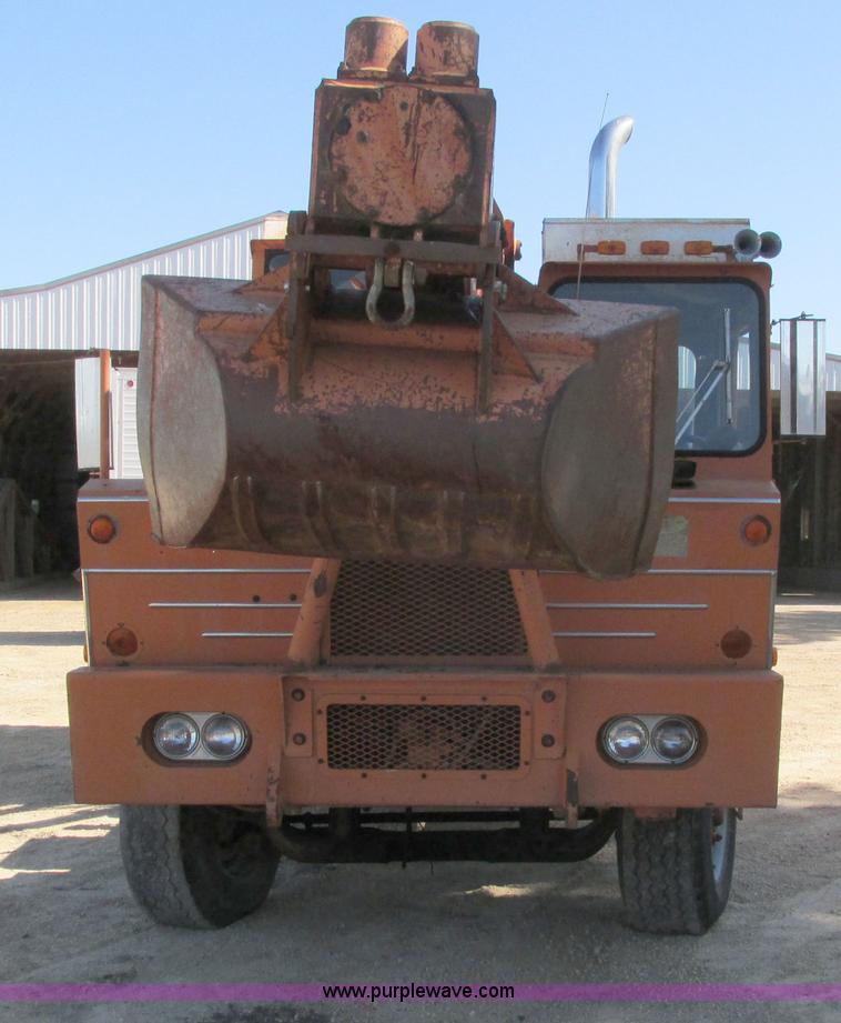 image for item I4160 1982 Koehring 424 rubber tire excavator