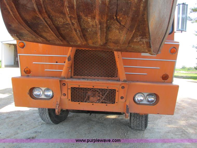 image for item I4160 1982 Koehring 424 rubber tire excavator