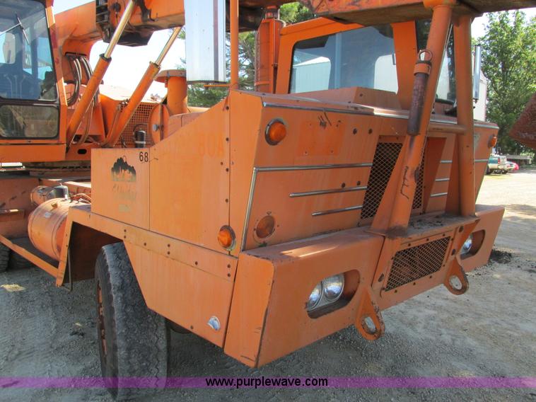 image for item I4160 1982 Koehring 424 rubber tire excavator