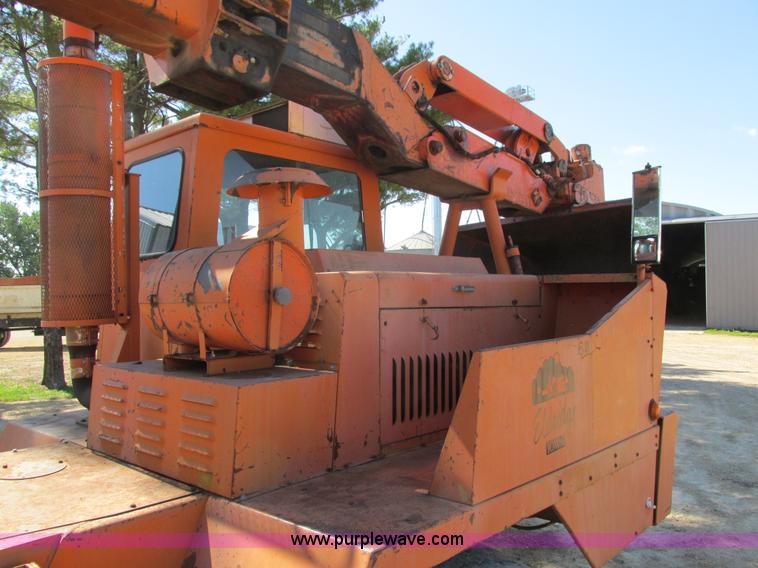 image for item I4160 1982 Koehring 424 rubber tire excavator