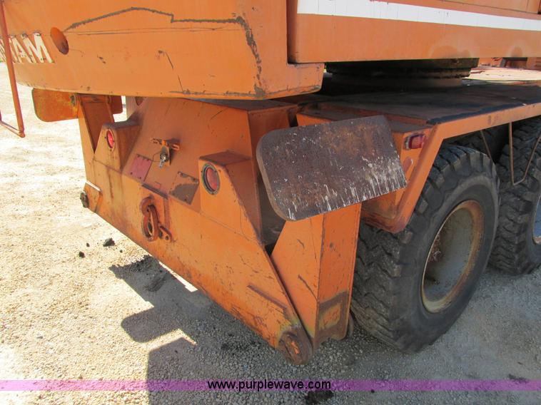 image for item I4160 1982 Koehring 424 rubber tire excavator