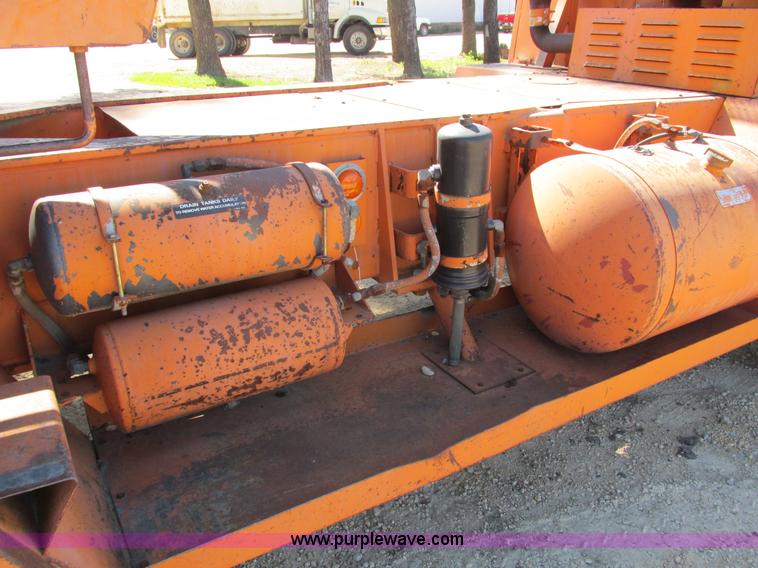 image for item I4160 1982 Koehring 424 rubber tire excavator