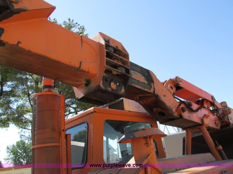 image for item I4160 1982 Koehring 424 rubber tire excavator