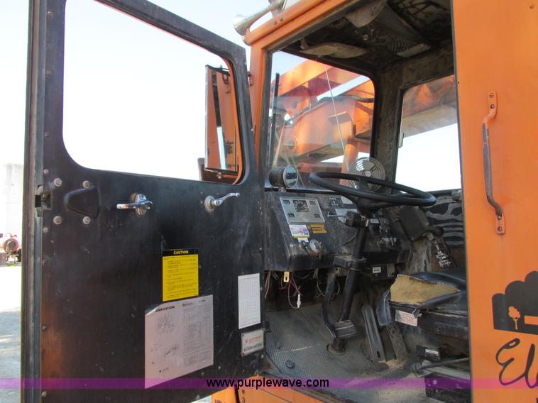 image for item I4160 1982 Koehring 424 rubber tire excavator