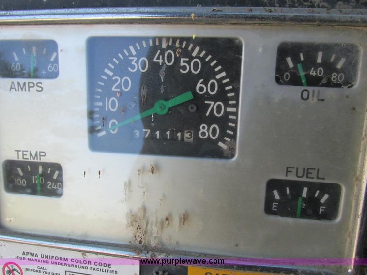 image for item I4160 1982 Koehring 424 rubber tire excavator