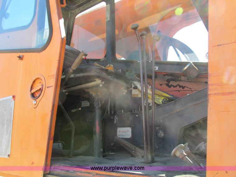 image for item I4160 1982 Koehring 424 rubber tire excavator