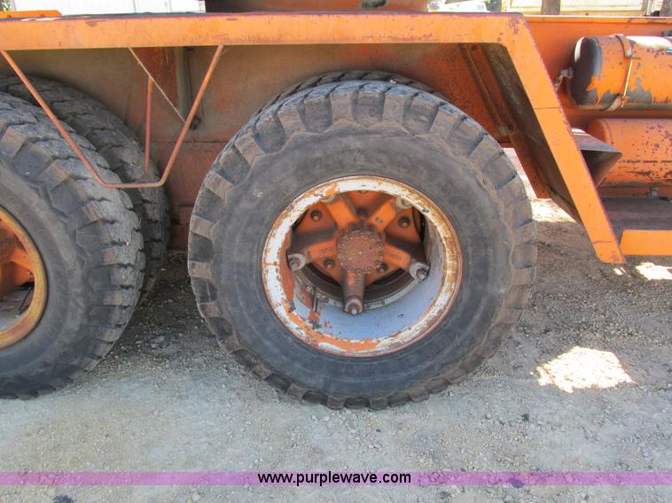 image for item I4160 1982 Koehring 424 rubber tire excavator