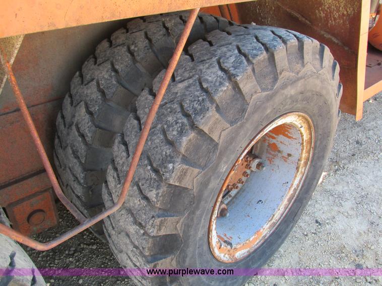 image for item I4160 1982 Koehring 424 rubber tire excavator