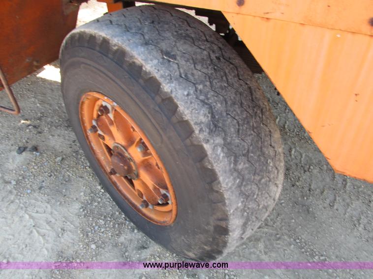 image for item I4160 1982 Koehring 424 rubber tire excavator