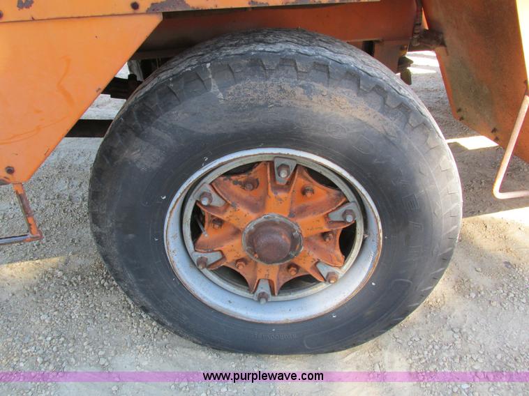image for item I4160 1982 Koehring 424 rubber tire excavator