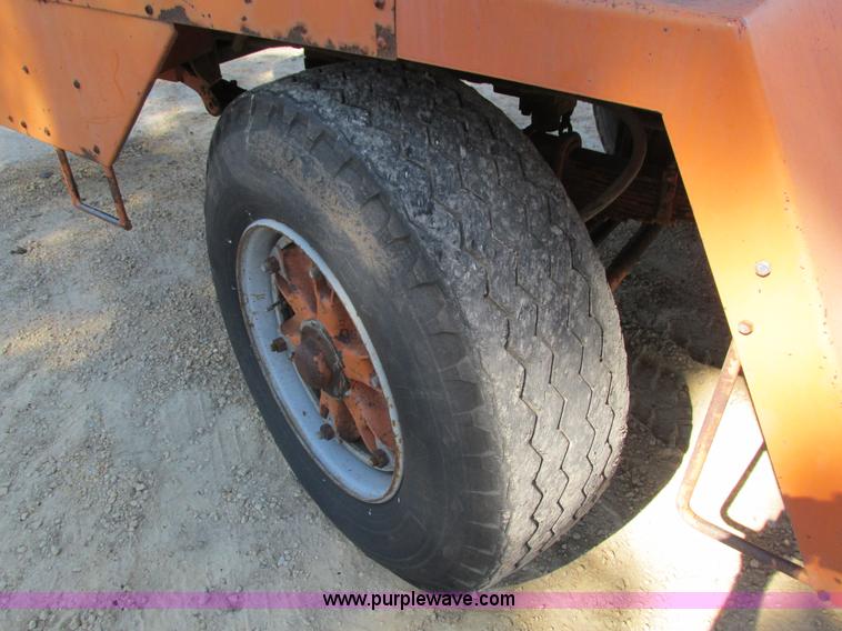 image for item I4160 1982 Koehring 424 rubber tire excavator