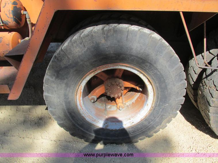 image for item I4160 1982 Koehring 424 rubber tire excavator