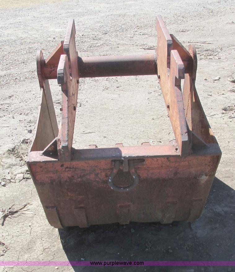 image for item I4160 1982 Koehring 424 rubber tire excavator