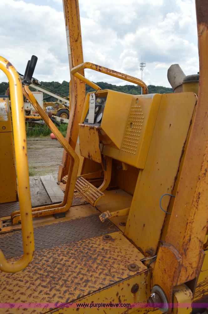 image for item I4611 1989 John Deere 455G track loader