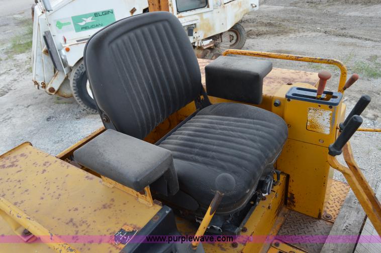 image for item I4611 1989 John Deere 455G track loader