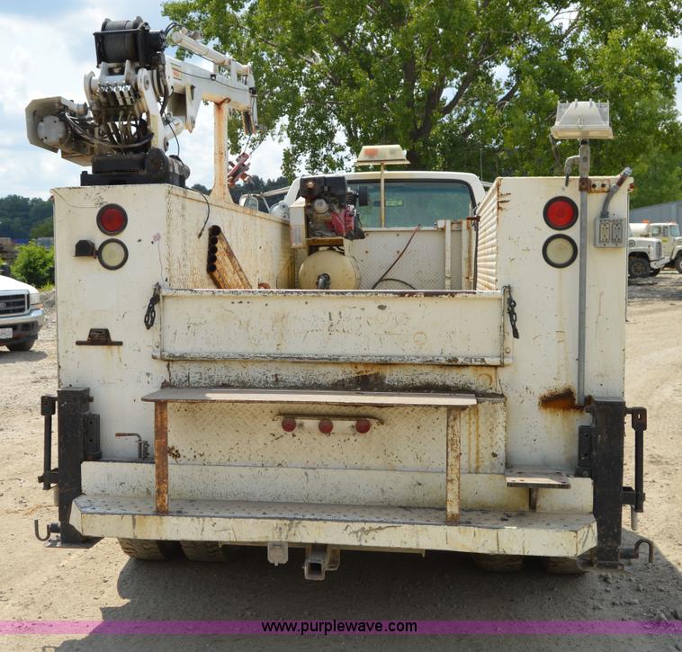 image for item I4614 1994 Ford F800 service truck with crane