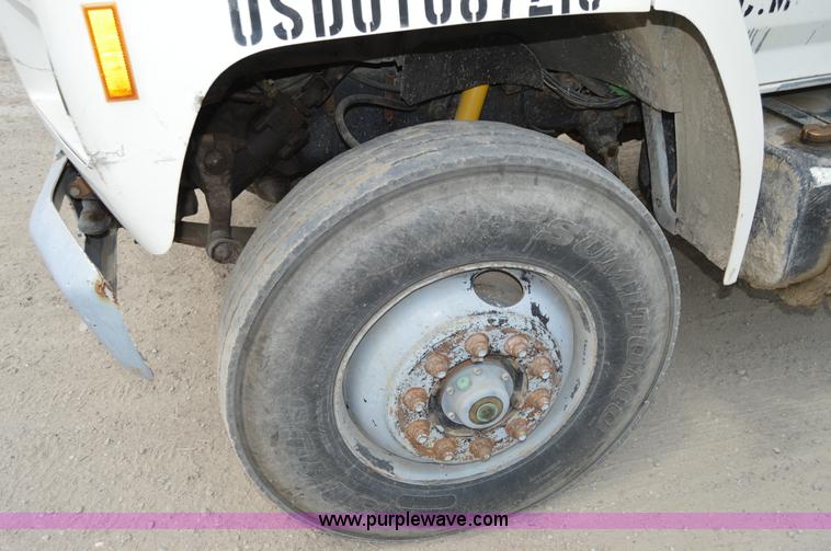 image for item I4614 1994 Ford F800 service truck with crane