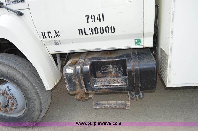 image for item I4614 1994 Ford F800 service truck with crane