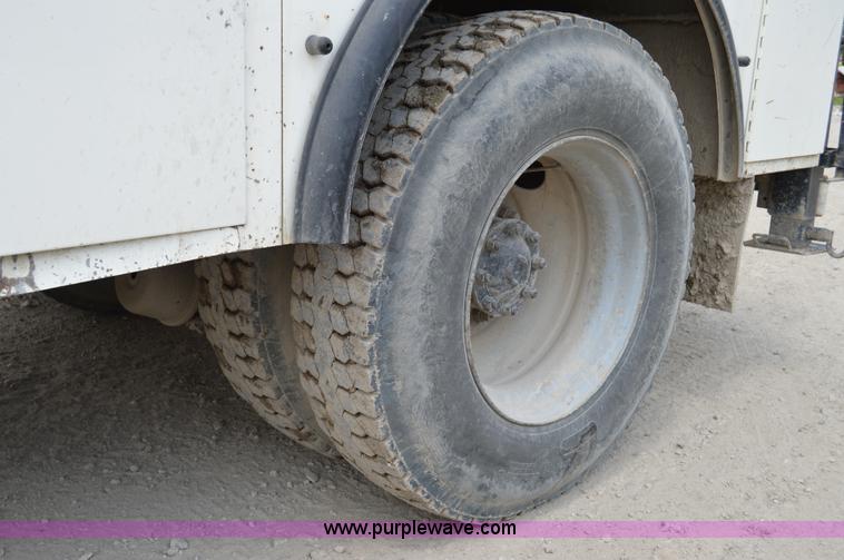 image for item I4614 1994 Ford F800 service truck with crane