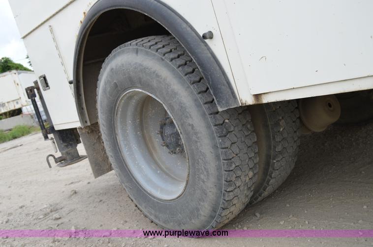 image for item I4614 1994 Ford F800 service truck with crane