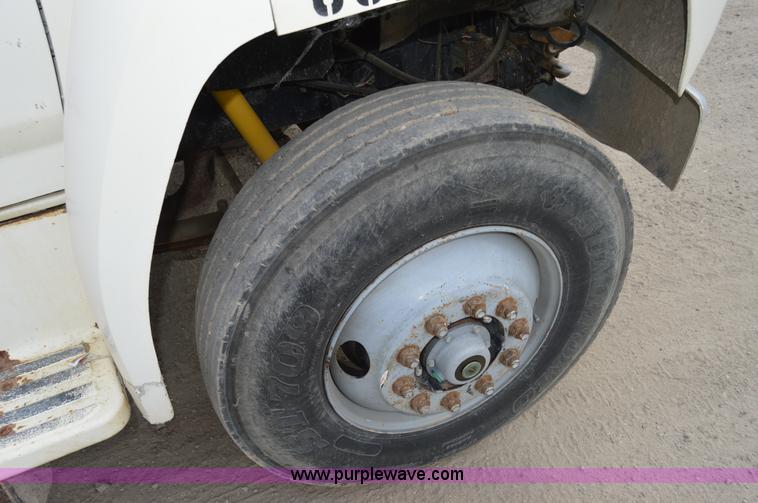 image for item I4614 1994 Ford F800 service truck with crane