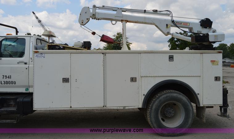 image for item I4614 1994 Ford F800 service truck with crane