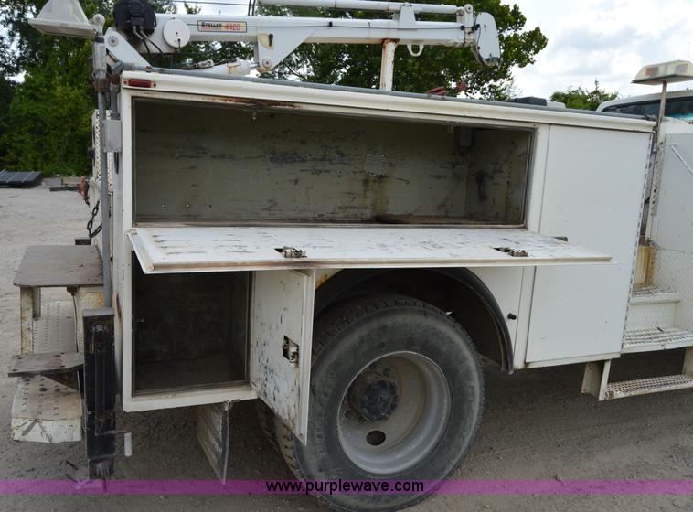 image for item I4614 1994 Ford F800 service truck with crane