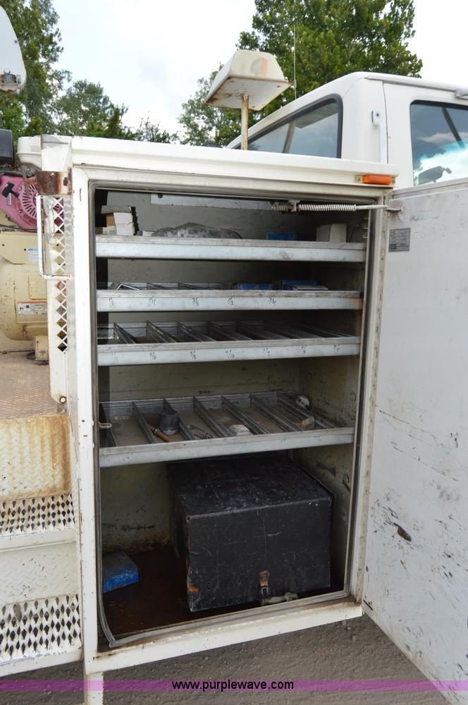 image for item I4614 1994 Ford F800 service truck with crane