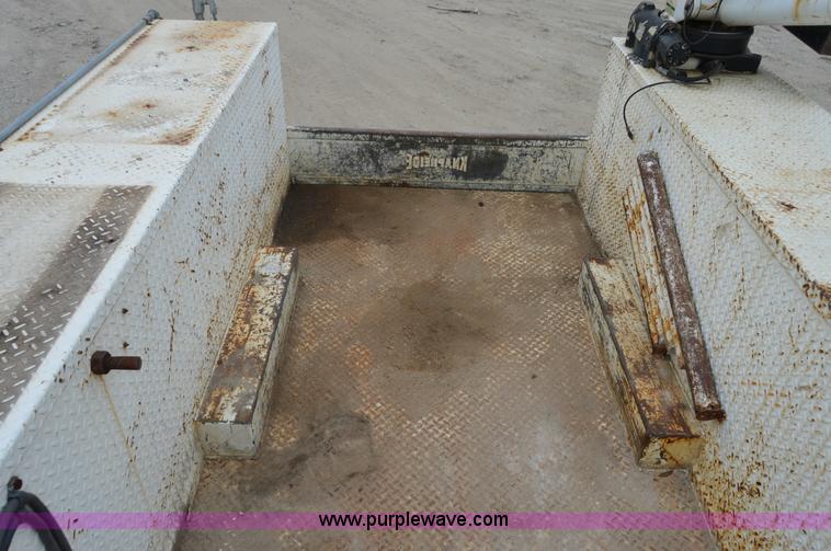 image for item I4614 1994 Ford F800 service truck with crane