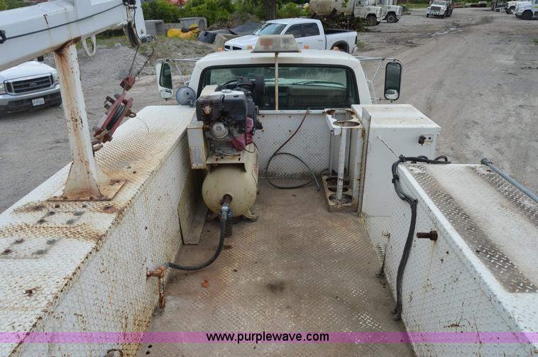 image for item I4614 1994 Ford F800 service truck with crane