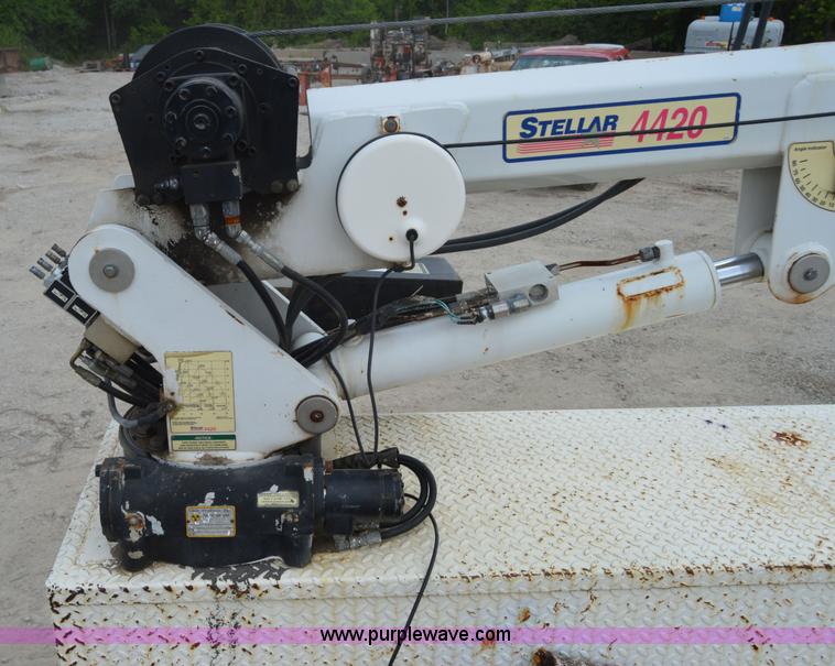 image for item I4614 1994 Ford F800 service truck with crane