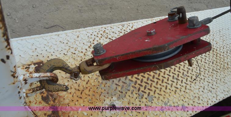 image for item I4614 1994 Ford F800 service truck with crane