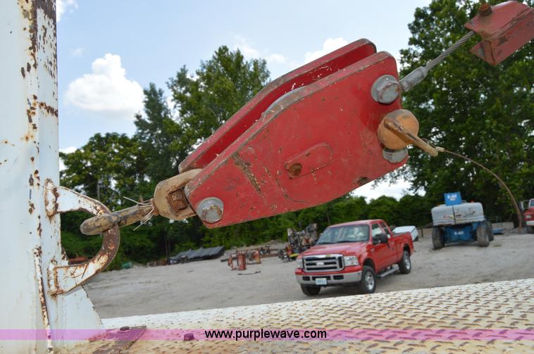 image for item I4614 1994 Ford F800 service truck with crane