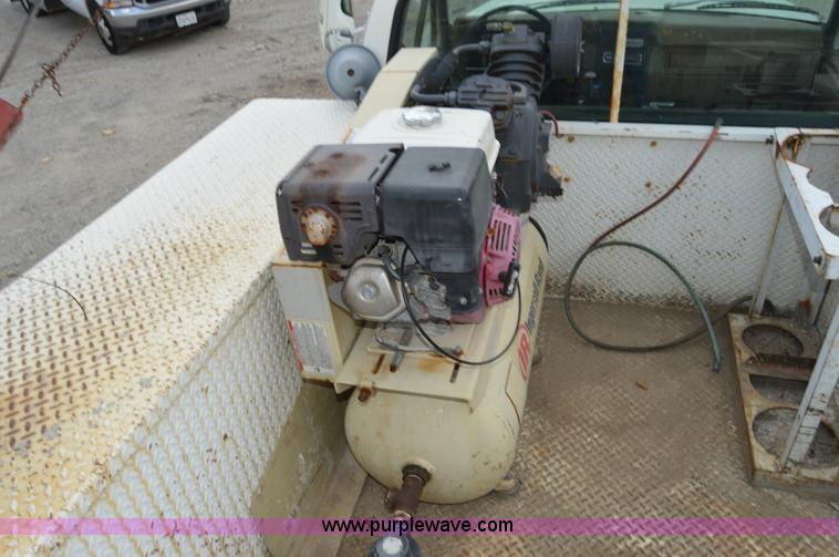 image for item I4614 1994 Ford F800 service truck with crane